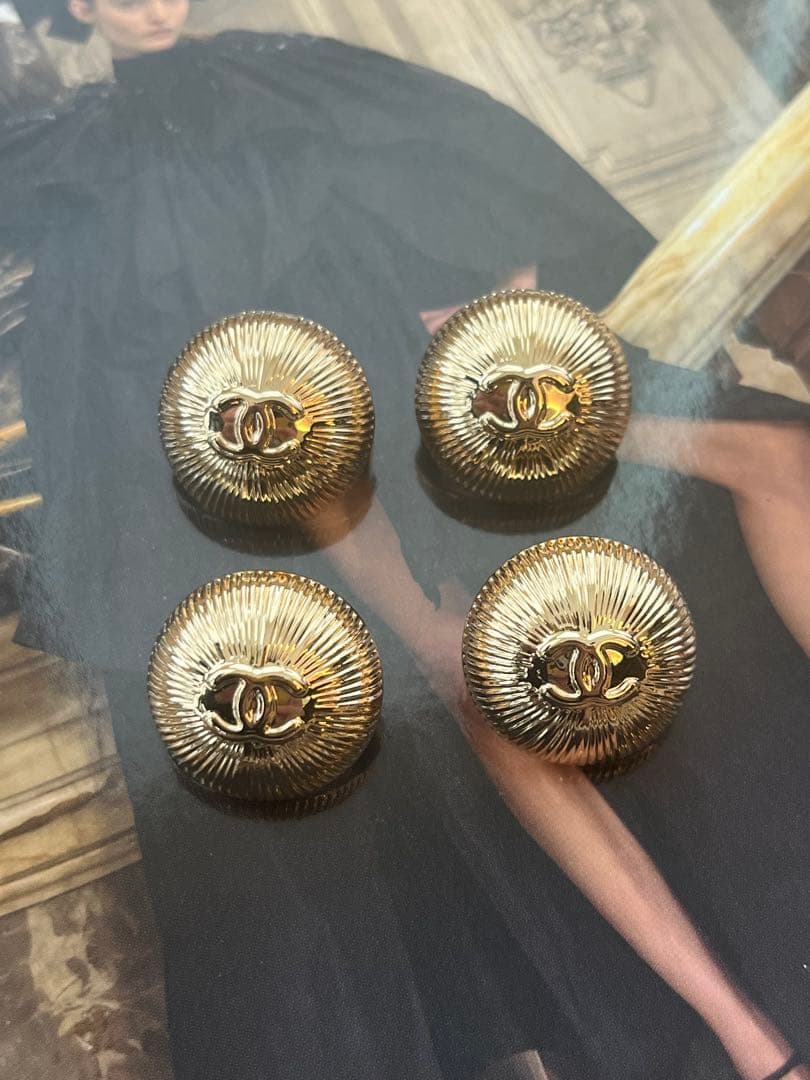 シャネル　CHANEL ゴールド　ココマーク　チャーム　ホリデー2025