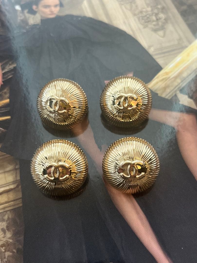シャネル　CHANEL ゴールド　ココマーク　チャーム　ホリデー2025
