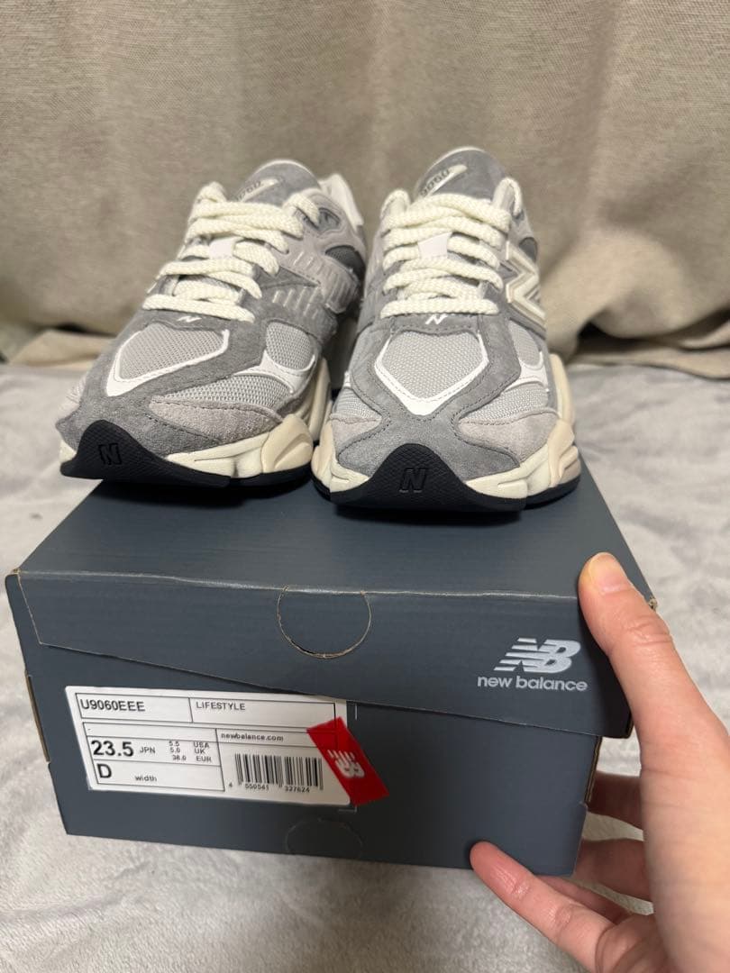 New Balance 9060 グレー/ホワイト