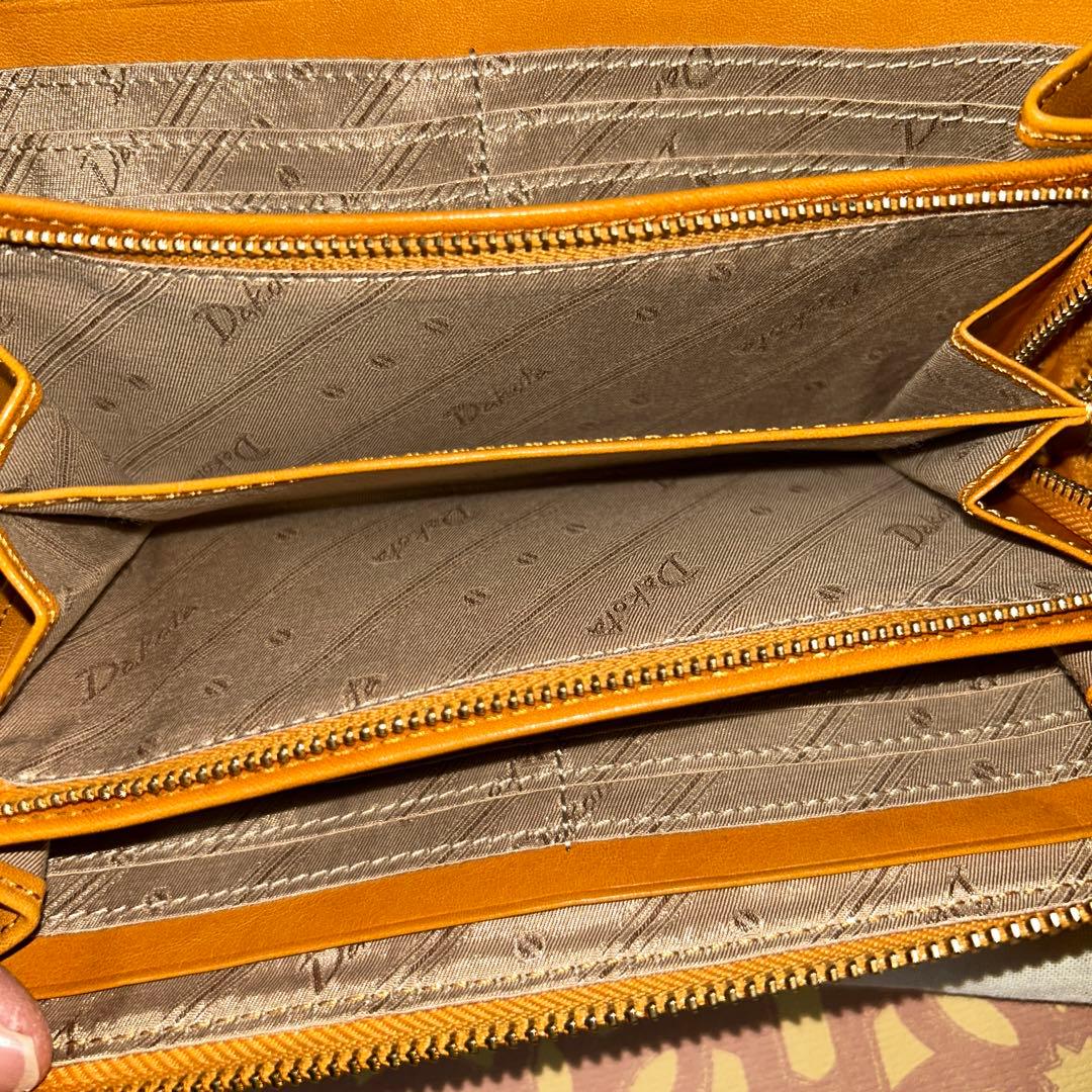 ダコタ　長財布　黄色に近いキャメル色　新品 未使用　外側にポケット2