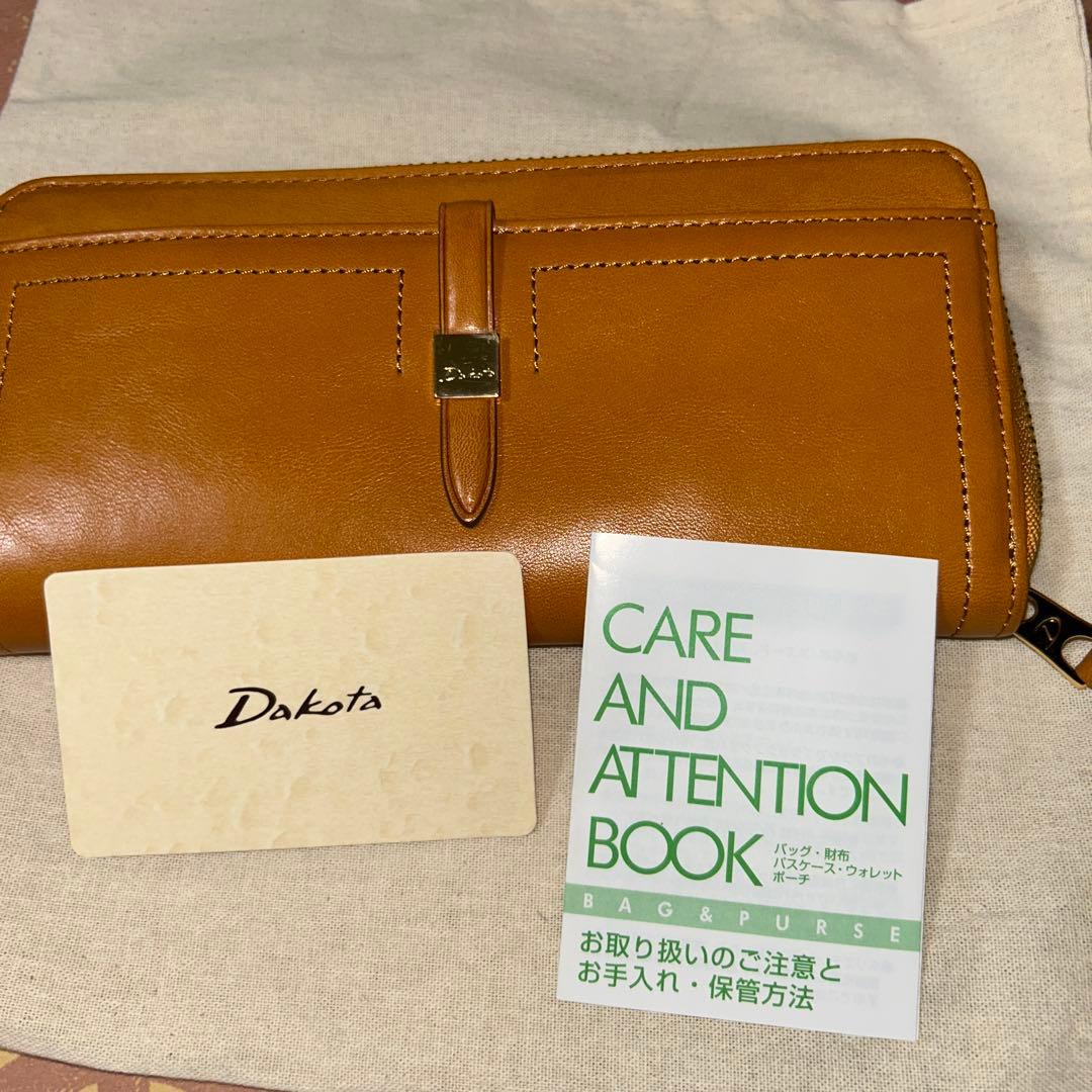 ダコタ　長財布　黄色に近いキャメル色　新品 未使用　外側にポケット2