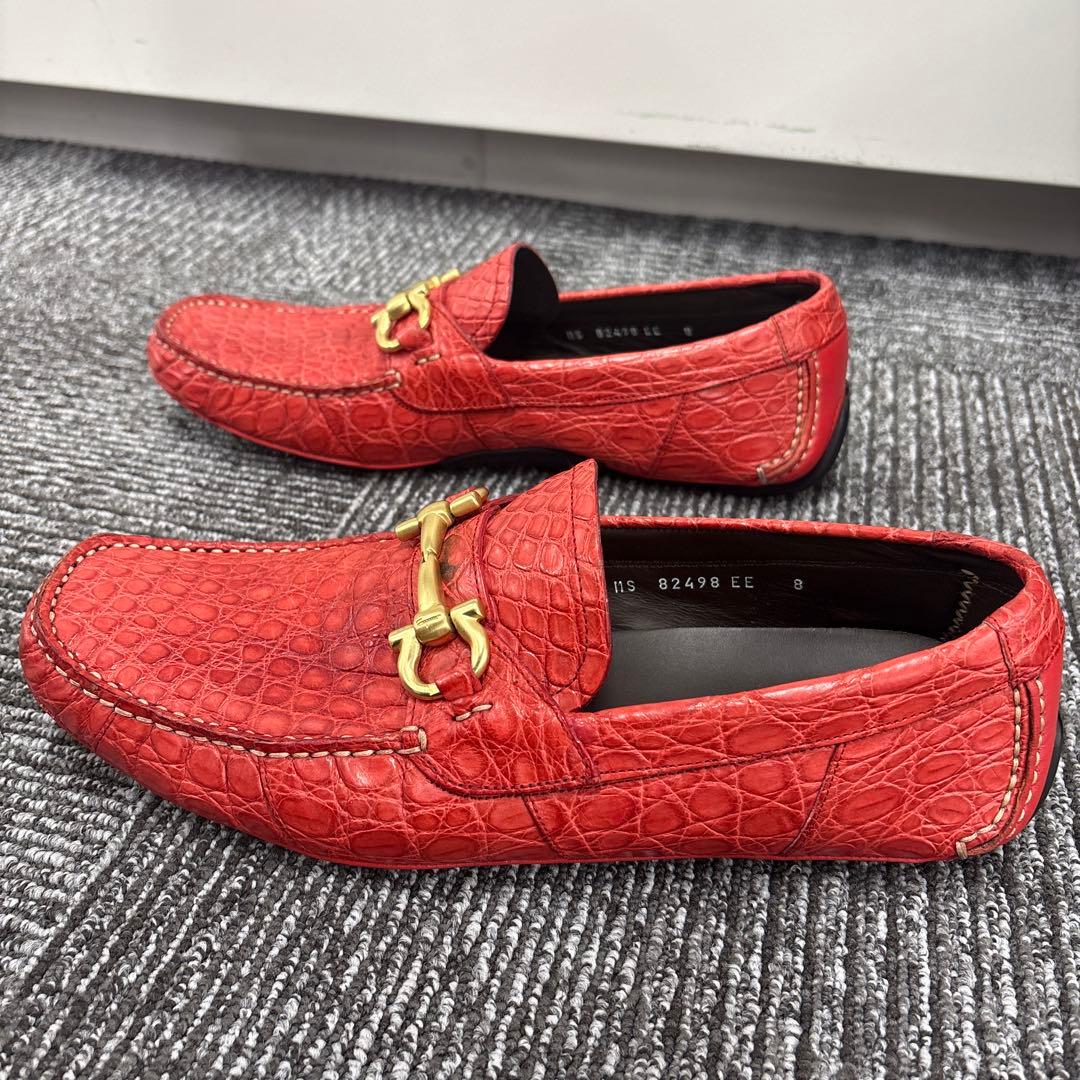 Ferragamo レッド クロコダイル風ローファー