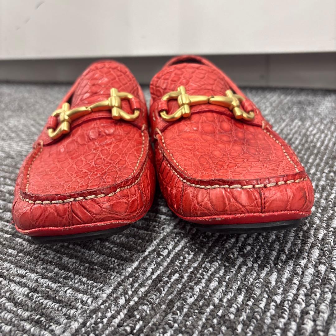 Ferragamo レッド クロコダイル風ローファー