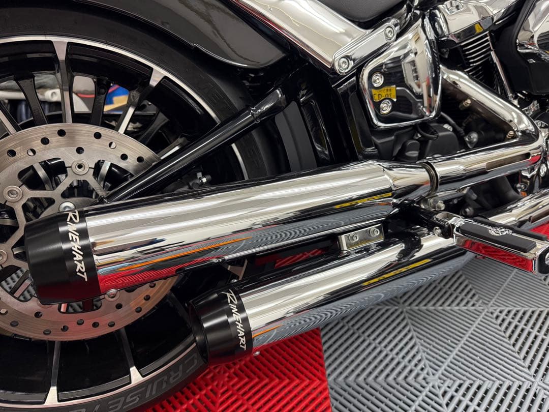 美品　ハーレー ラインハート　ブレイクアウト　3.5インチ マフラー　FXBR