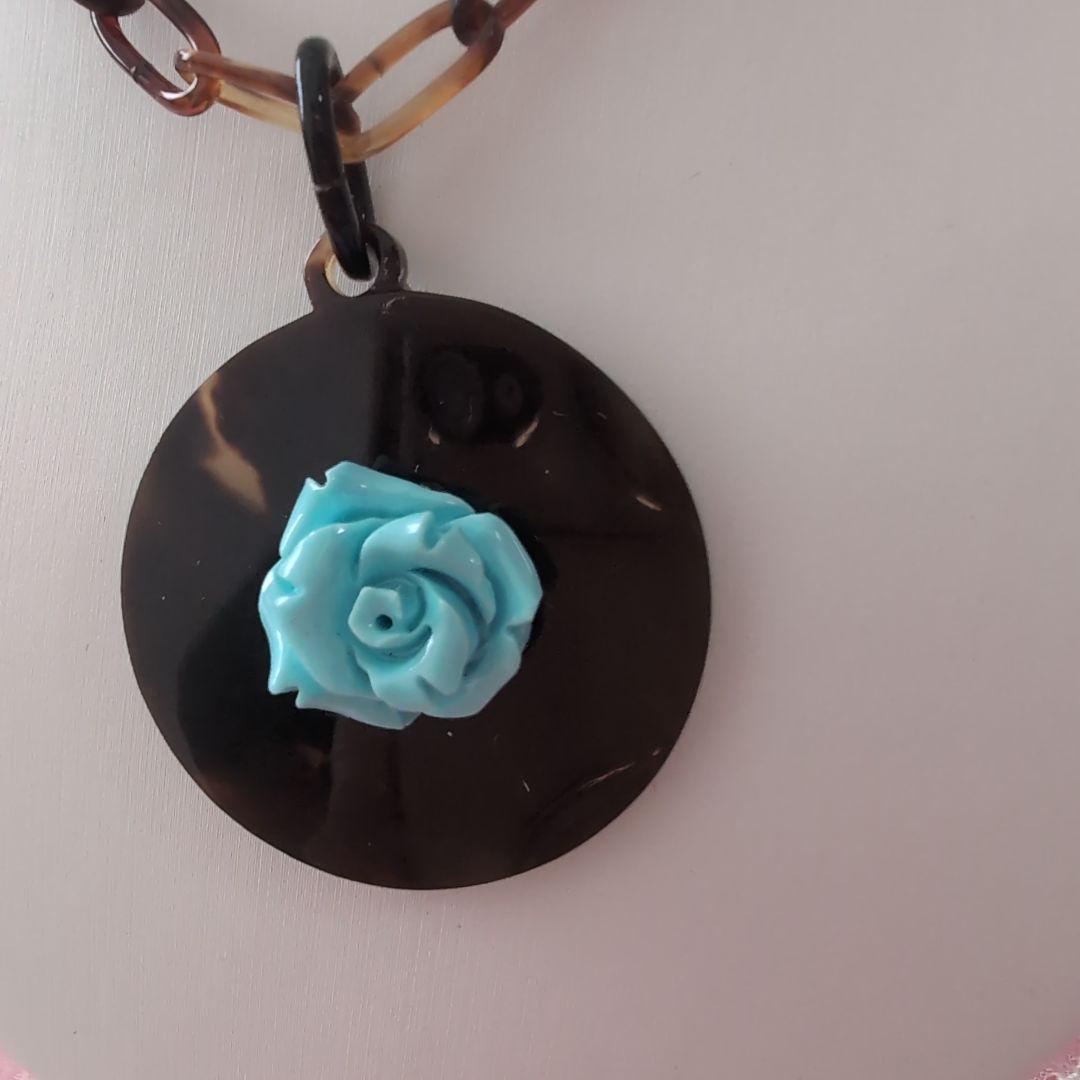 ★お値下げ★本鼈甲ターコイズ薔薇モチーフ付きペンダント