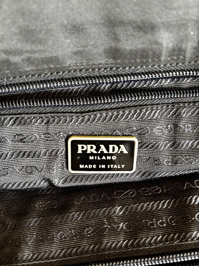 プラダトートバッグ