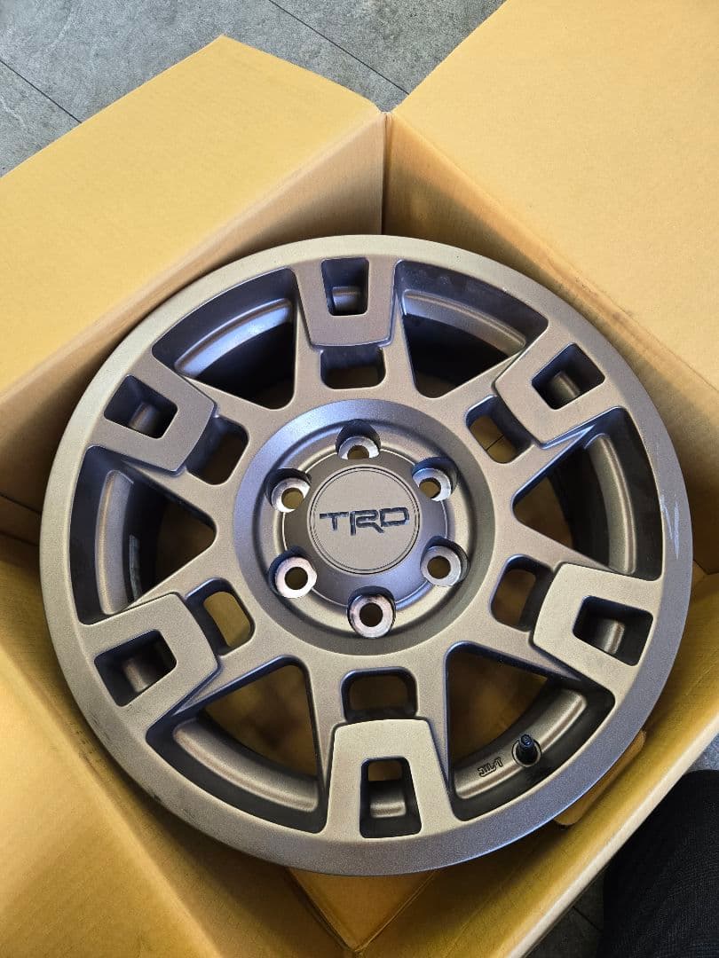 USトヨタ　TRD　17インチアルミホイール中古1本　ランクルプラド、FJ、