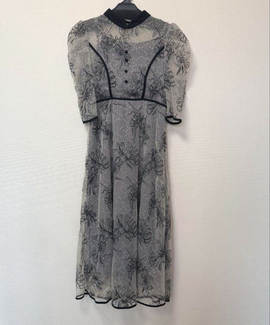 【美品】Leja 配色パイピングプチハイネック花柄刺繍ラメレースロング丈　ブルー