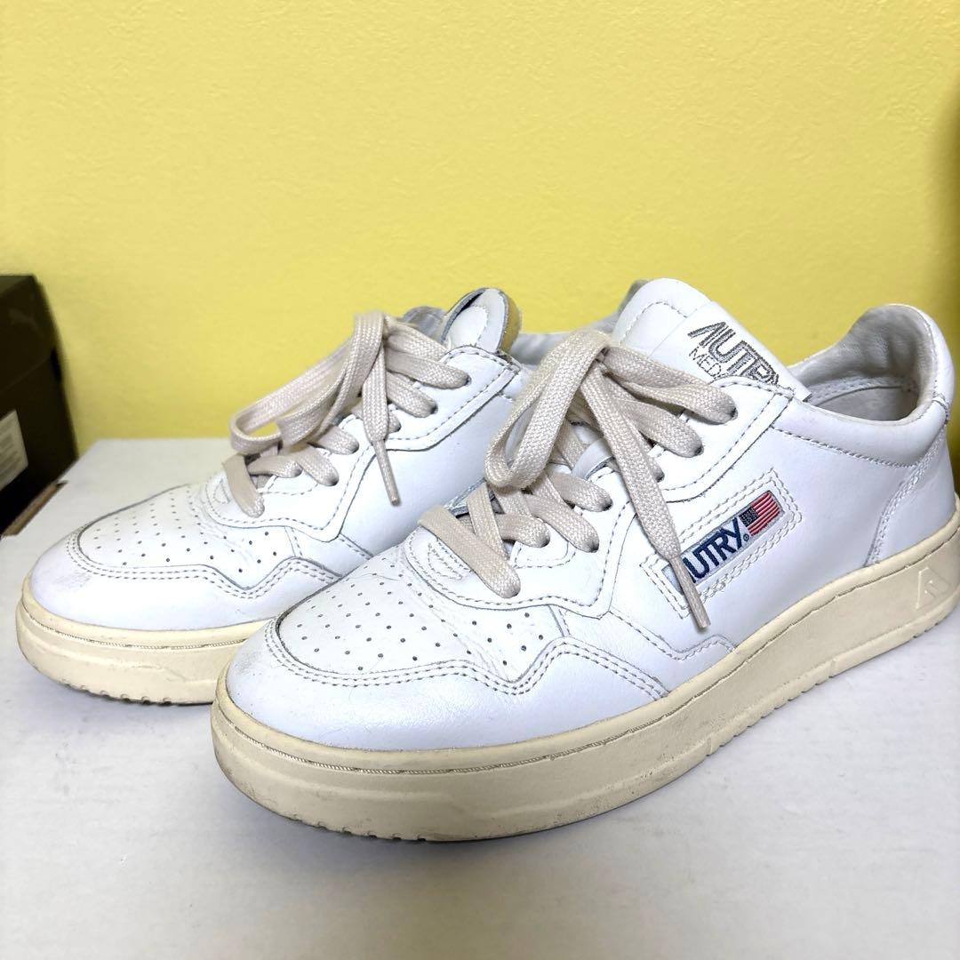 AUTRY ホワイトスニーカー　シシクイ