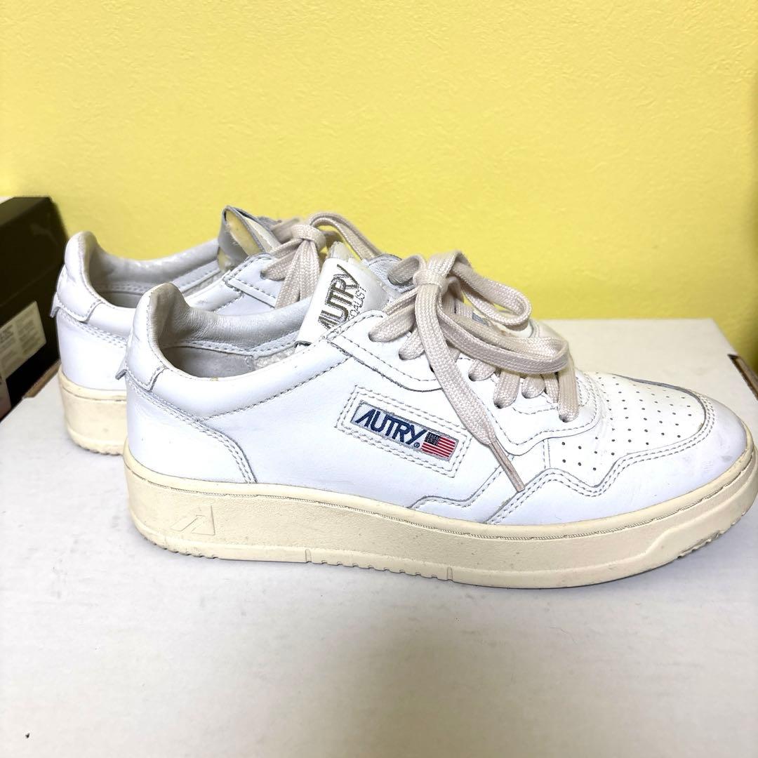 AUTRY ホワイトスニーカー　シシクイ