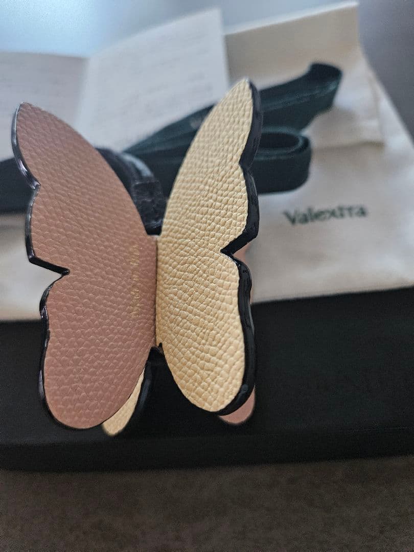 ヴァレクストラ　バタフライチャーム　ソフトカーフスキン