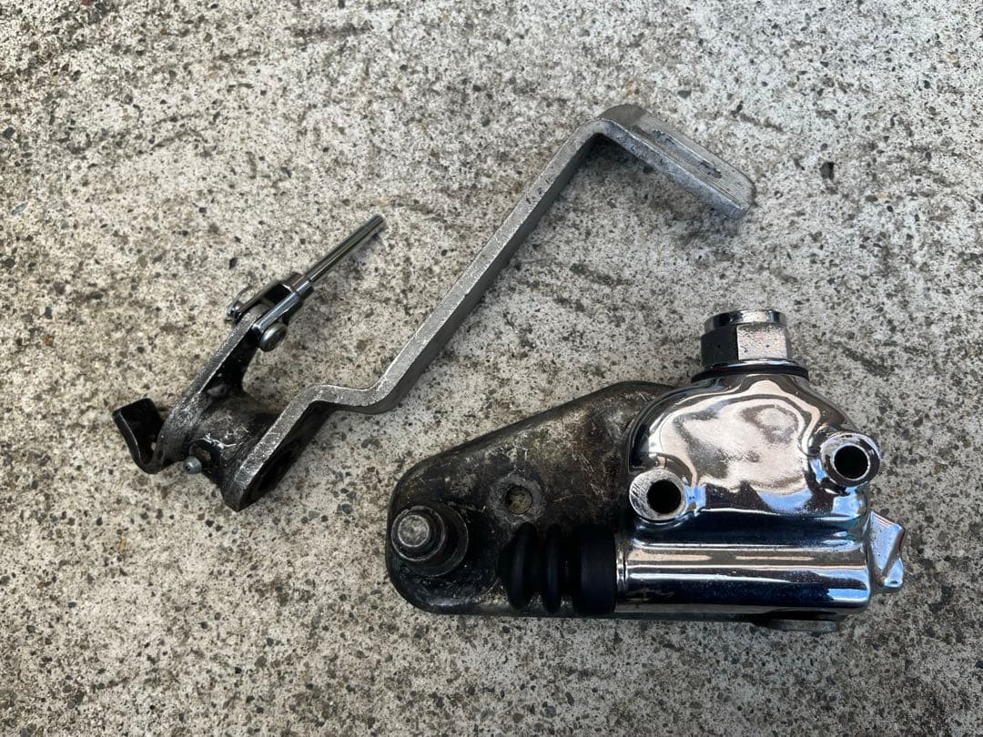 ショベル　ブレーキペダル　マスターシリンダー