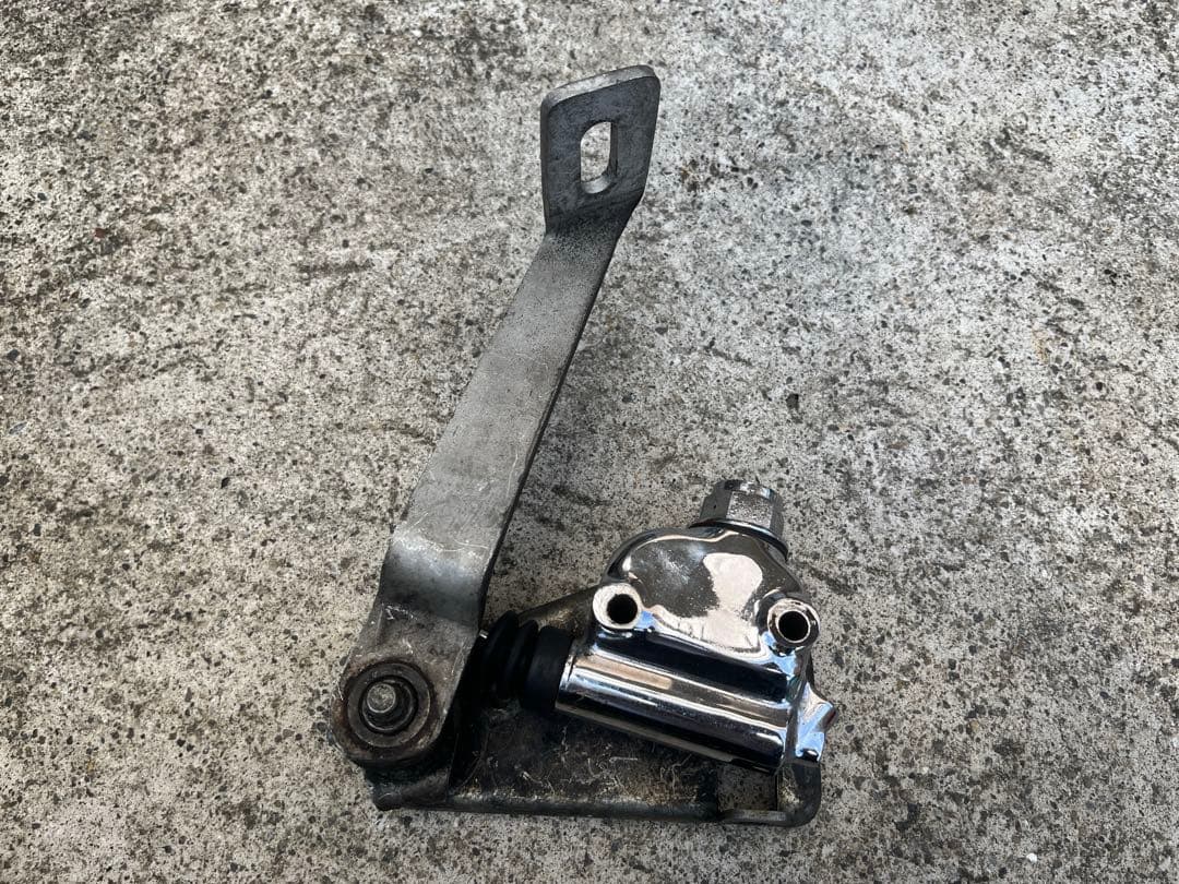 ショベル　ブレーキペダル　マスターシリンダー