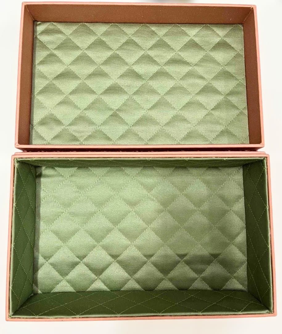 お*)様 GUCCI ポーチ 巾着 箱 グリーンサテン クラッチバッグ