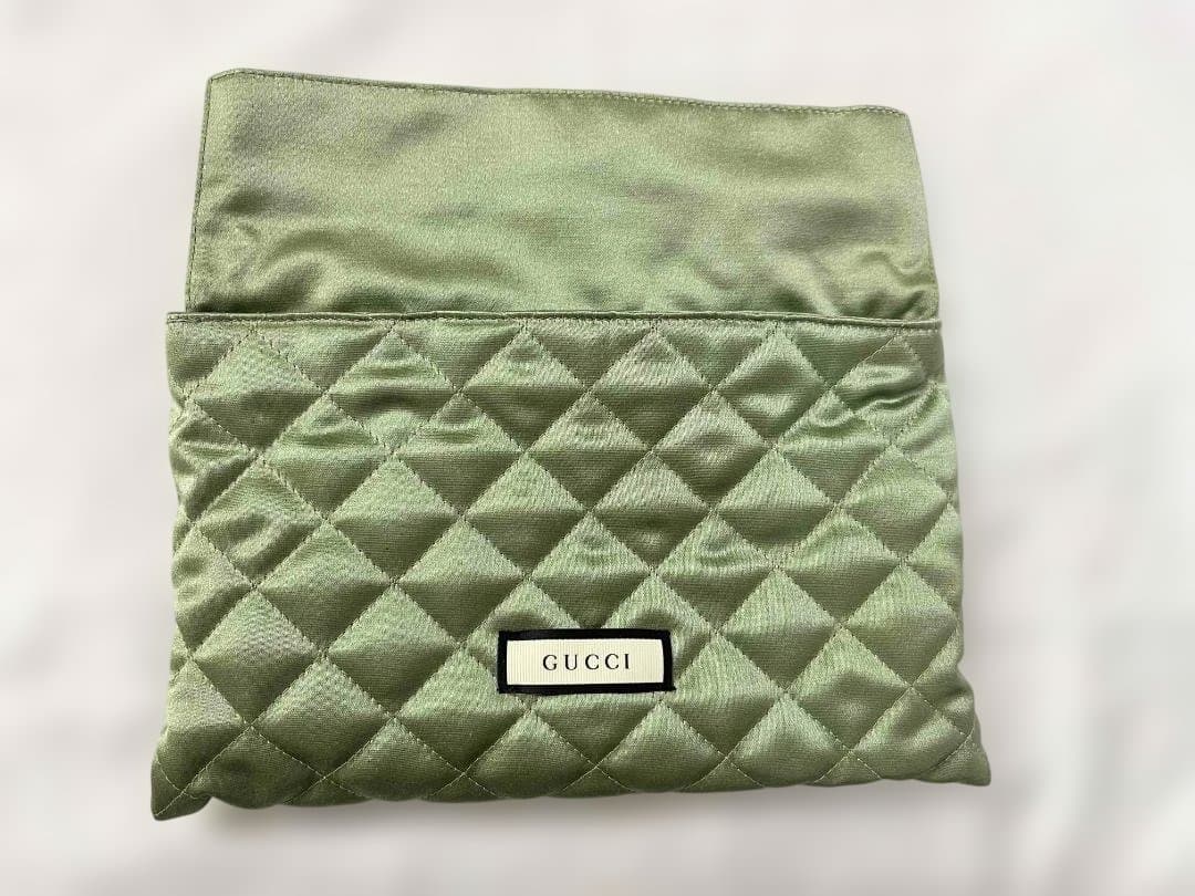 お*)様 GUCCI ポーチ 巾着 箱 グリーンサテン クラッチバッグ