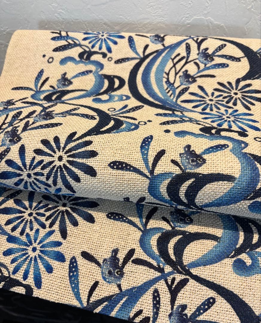 タ*7様 城間栄順　琉球紅型「流水とフグ」 小千谷紬 八寸名古屋帯　銀座もとじ