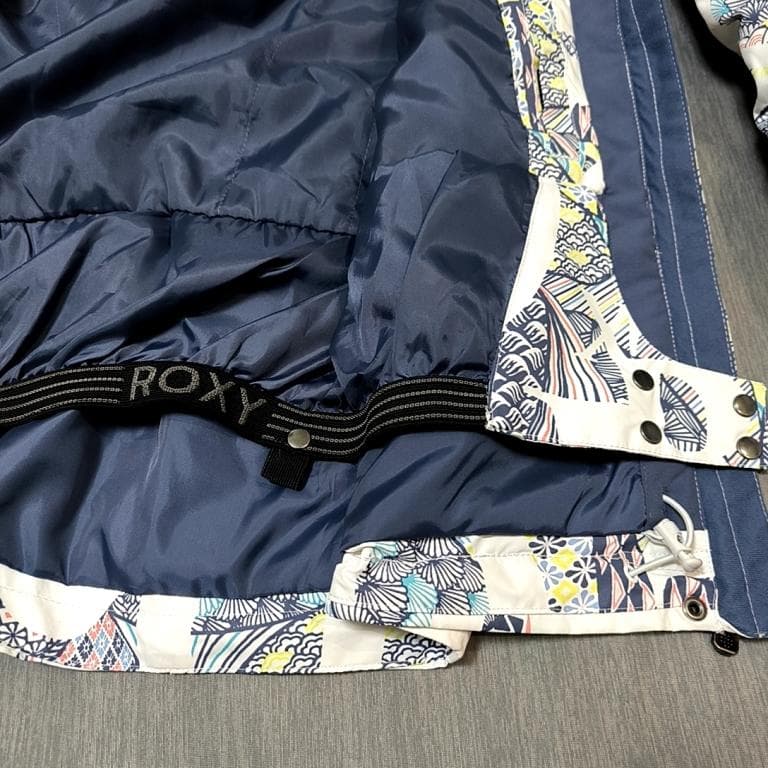 ◆ロキシー　ROXY　レディース　スノボウェア　ジャケットのみ　Mサイズ　総柄