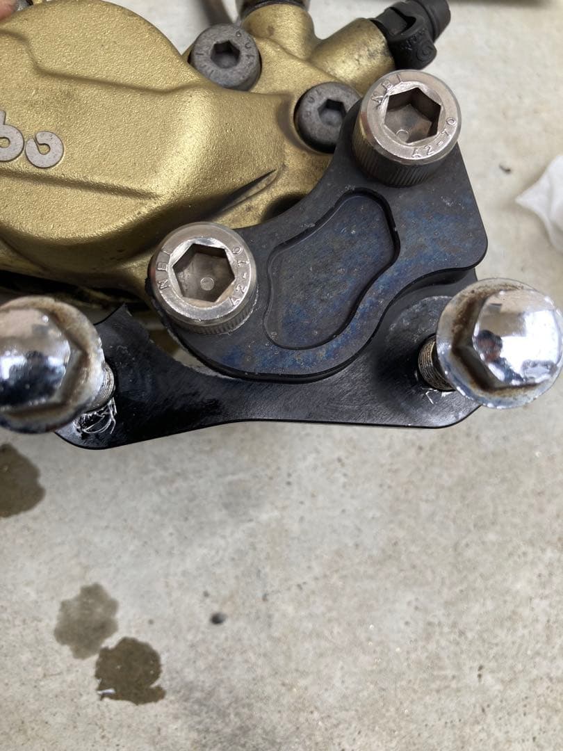 R　brembo ブレーキキャリパー キャリパーサポート付き　固着なし