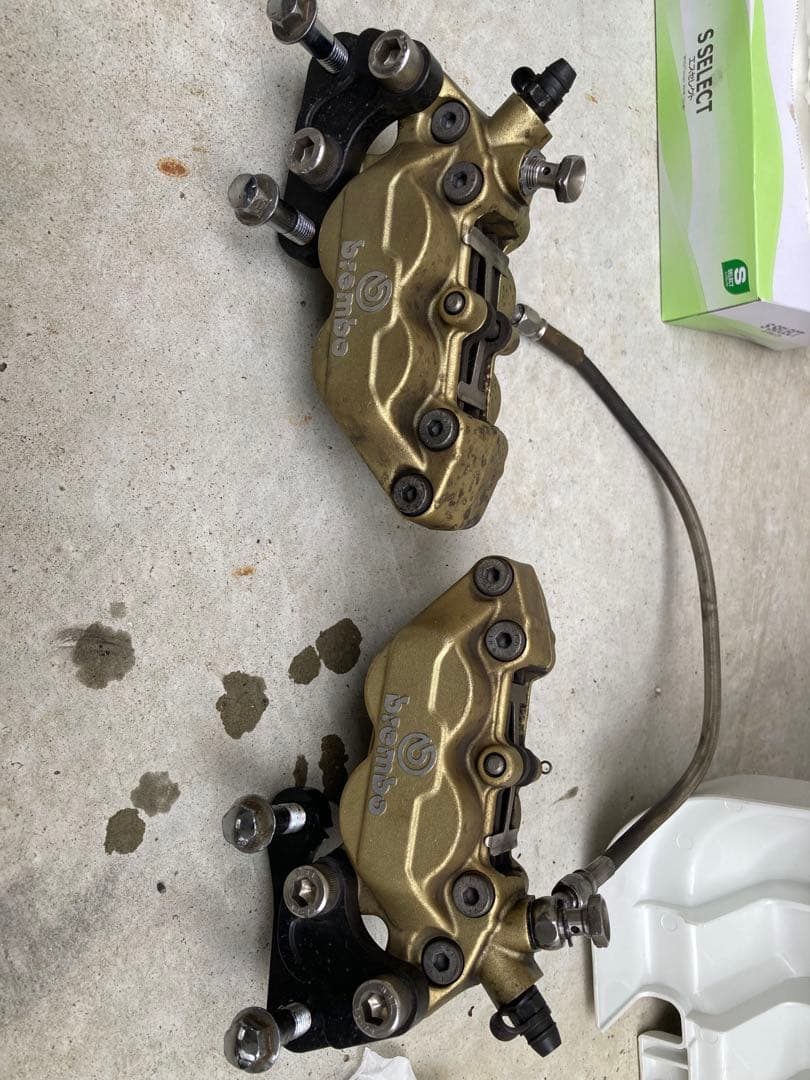 R　brembo ブレーキキャリパー キャリパーサポート付き　固着なし