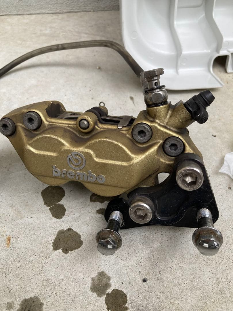 R　brembo ブレーキキャリパー キャリパーサポート付き　固着なし