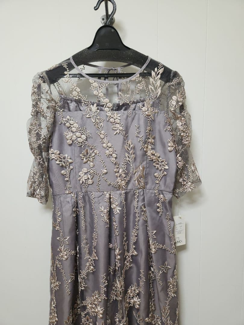 未使用 ハレモード シルバーグレー色系 Mサイズ ドレスワンピース 新品です