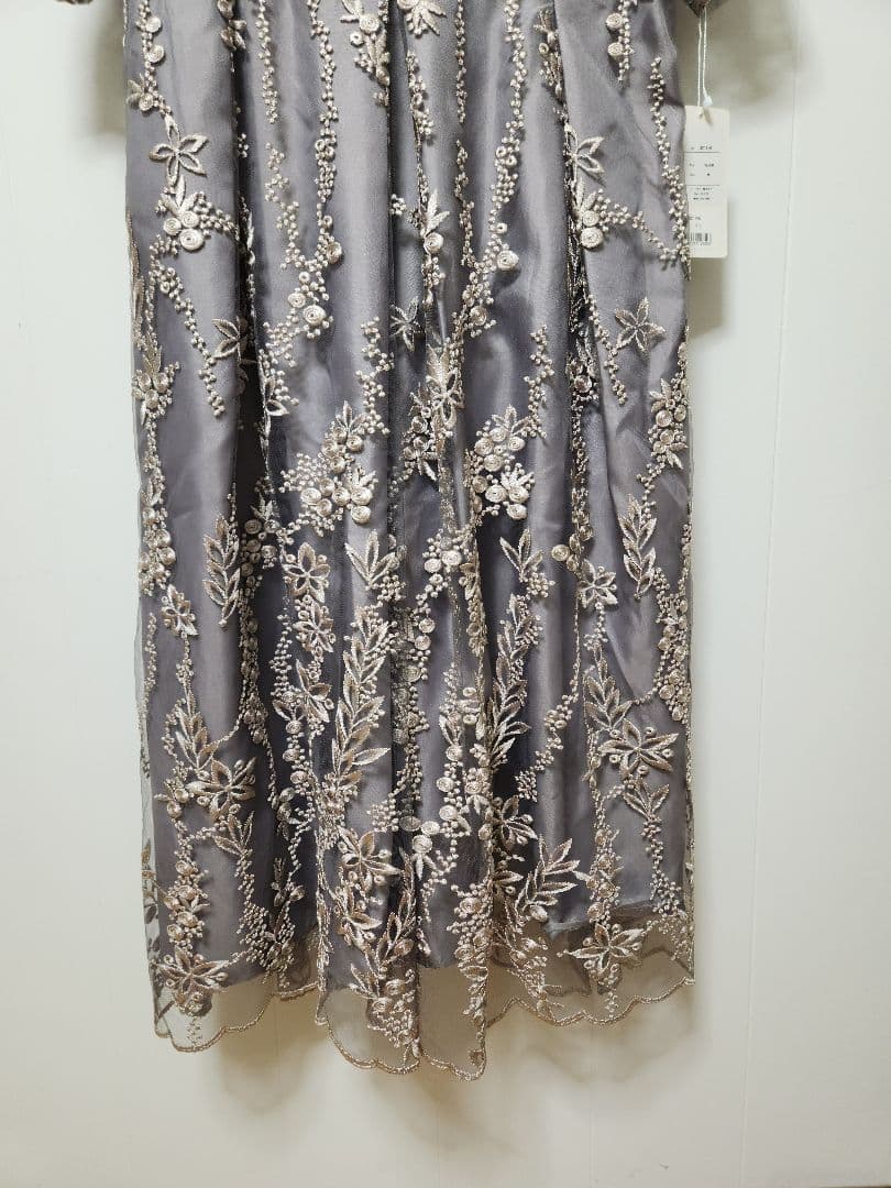 未使用 ハレモード シルバーグレー色系 Mサイズ ドレスワンピース 新品です