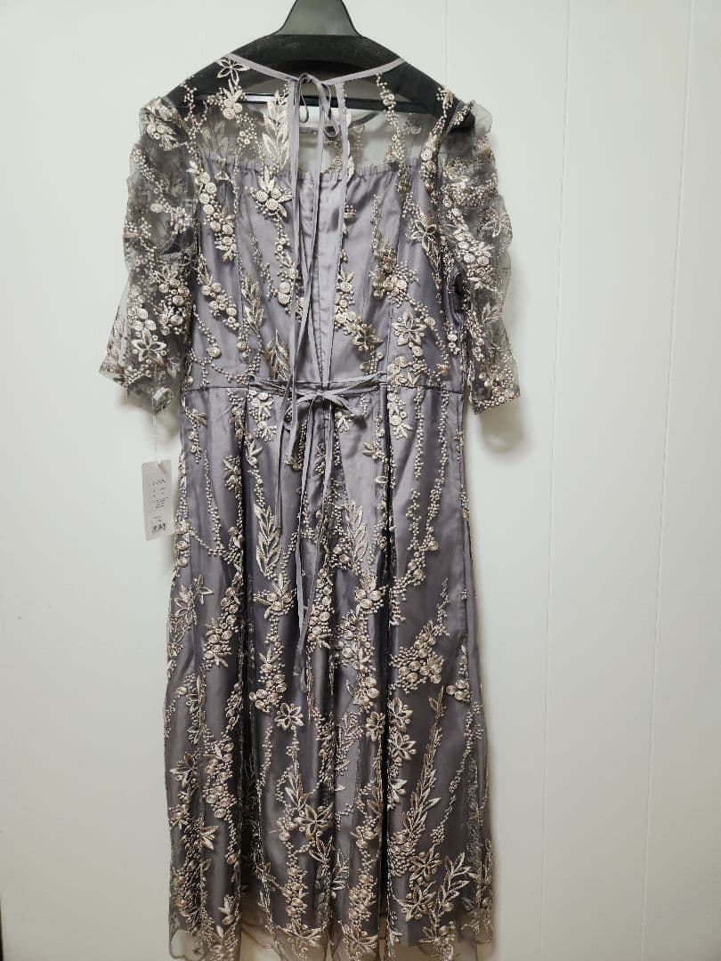 未使用 ハレモード シルバーグレー色系 Mサイズ ドレスワンピース 新品です