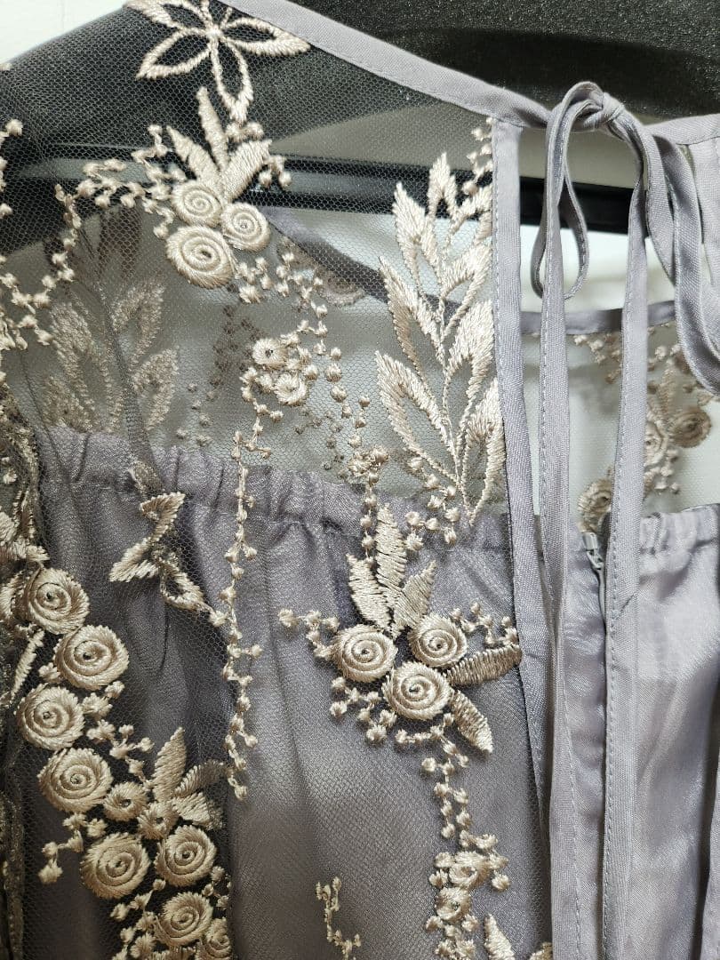 未使用 ハレモード シルバーグレー色系 Mサイズ ドレスワンピース 新品です