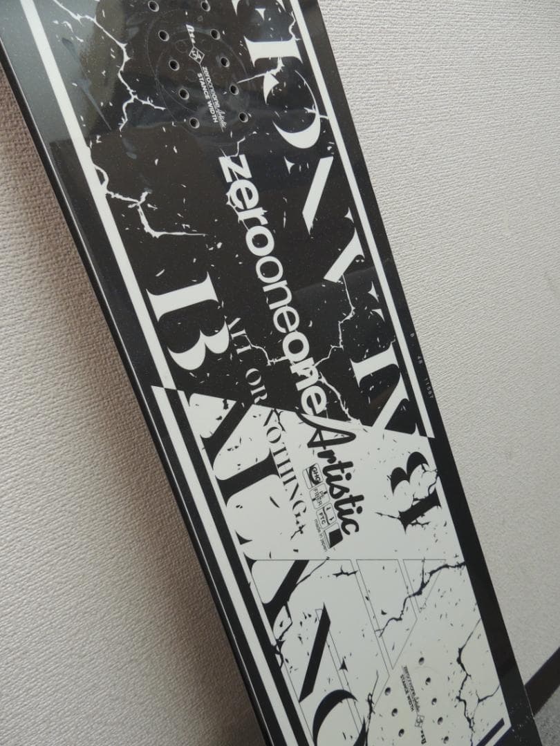 21-22 011Artistic BALANCE 148 スノーボード デッキ