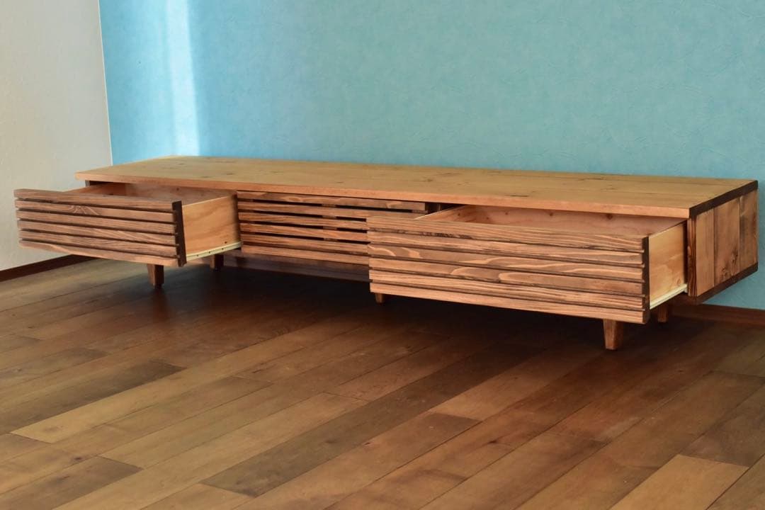 1台限定！直ぐ発送！】テレビボード格子210㎝ミディアムブラウン　木脚　無垢材