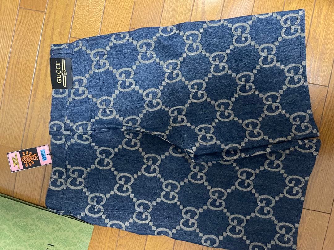 GUCCI パイナップル ショートパンツ