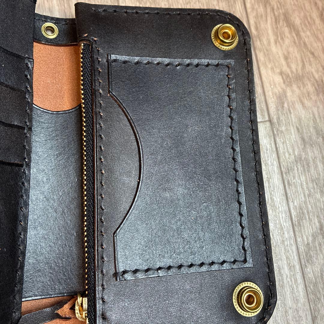 【茶芯ブラック】ミドルトラッカーウォレット　真鍮　黒ステッチ　お札を折らずに収納
