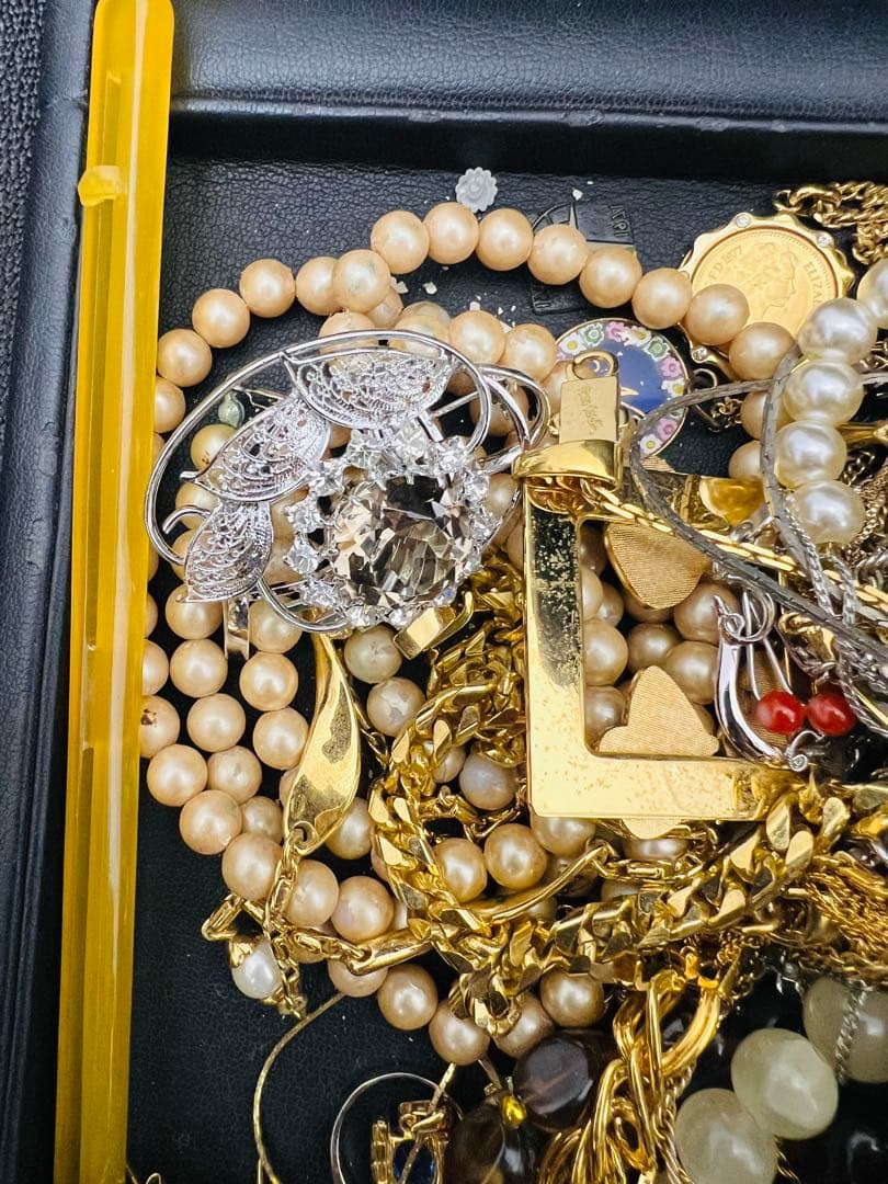 【生前整理　遺品整理】ネックレス　ブローチ　ピアス　アクセサリーおまとめ