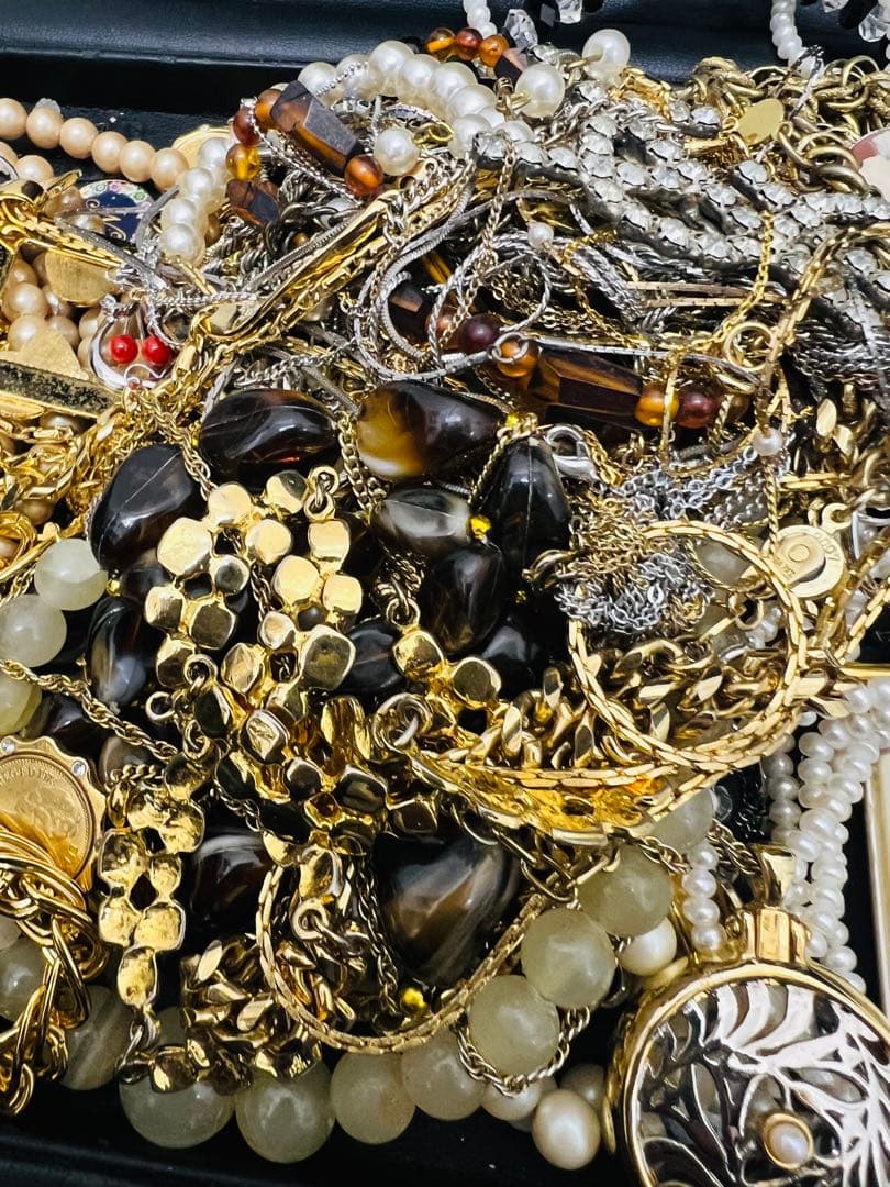 【生前整理　遺品整理】ネックレス　ブローチ　ピアス　アクセサリーおまとめ