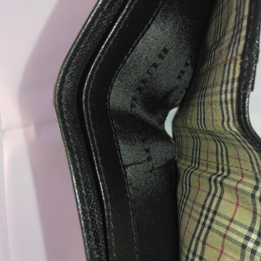 BURBERRY ブラック 二つ折り財布　サフィアーノレザー　ノバチェック