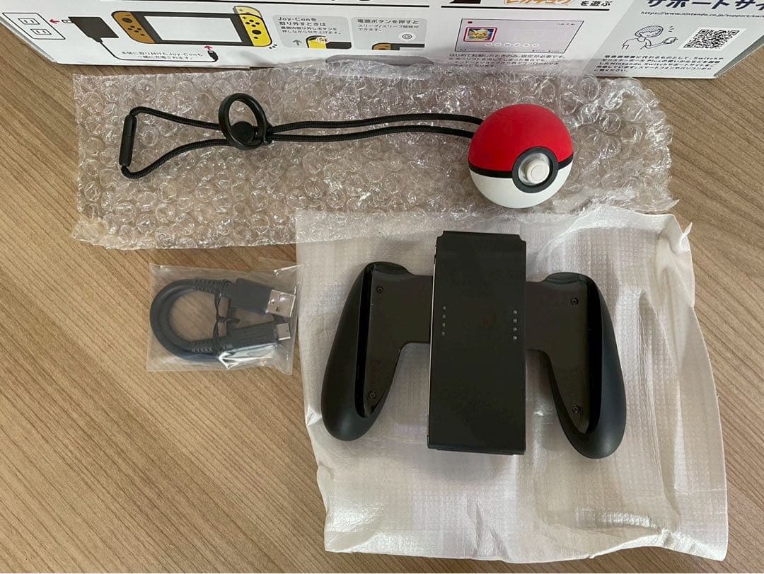 【美品】Nintendo Switch ピカチュウ＆イーブイver