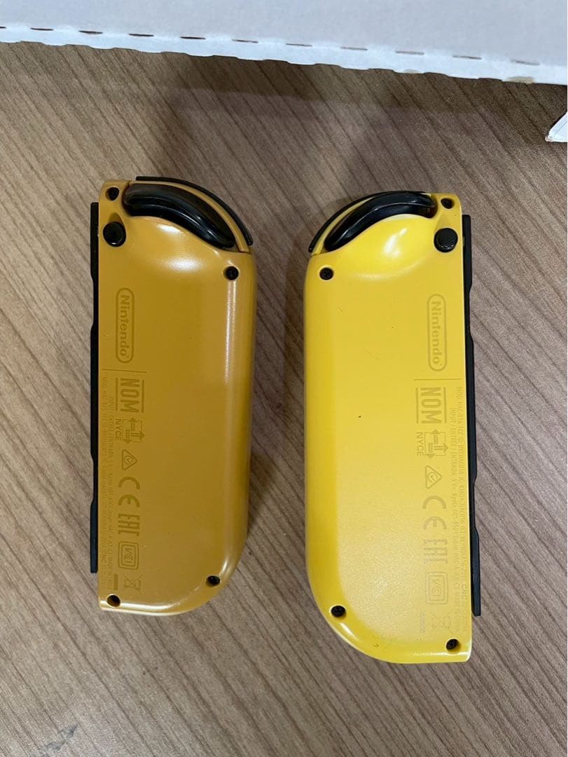 【美品】Nintendo Switch ピカチュウ＆イーブイver