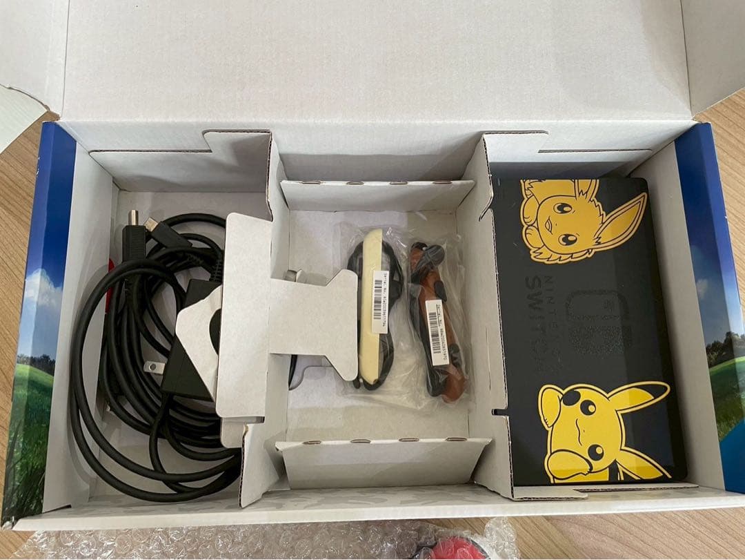 【美品】Nintendo Switch ピカチュウ＆イーブイver