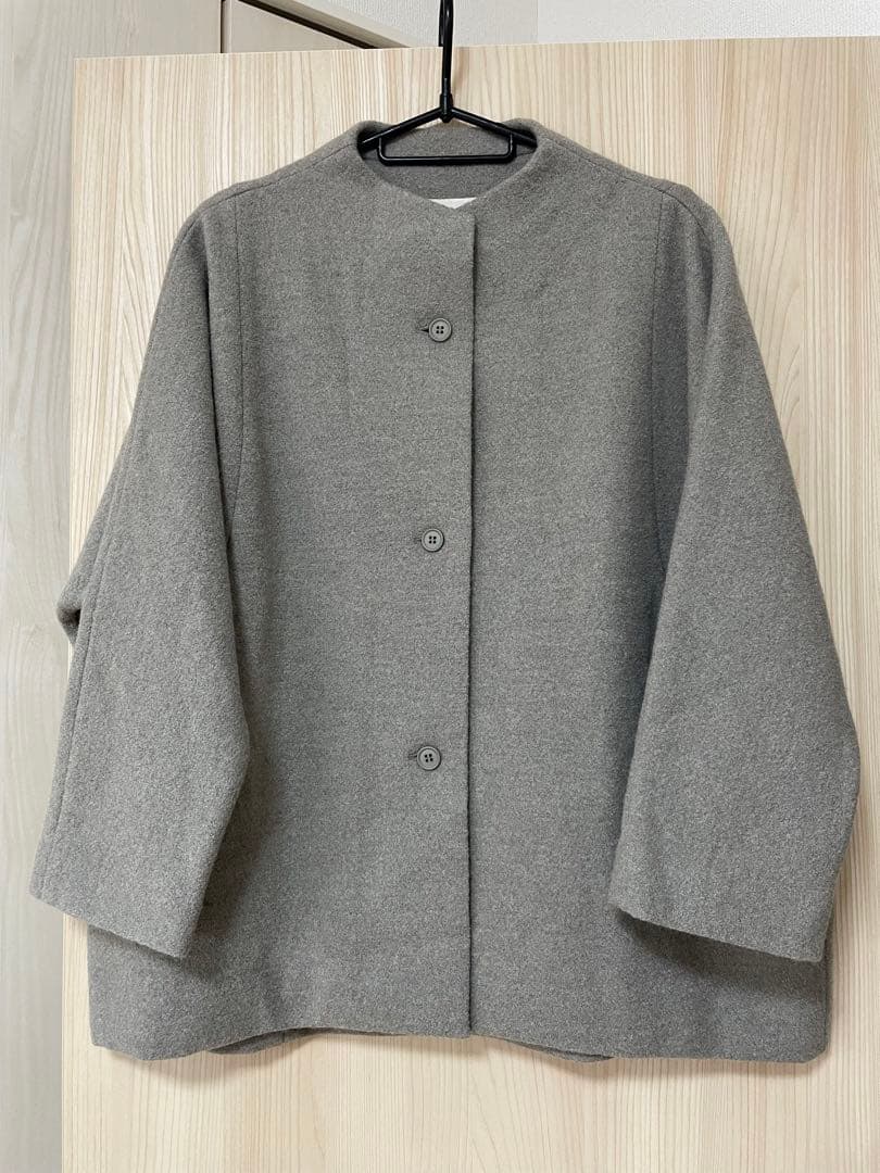 evam eva プレスウール ノーカラー ショート コート