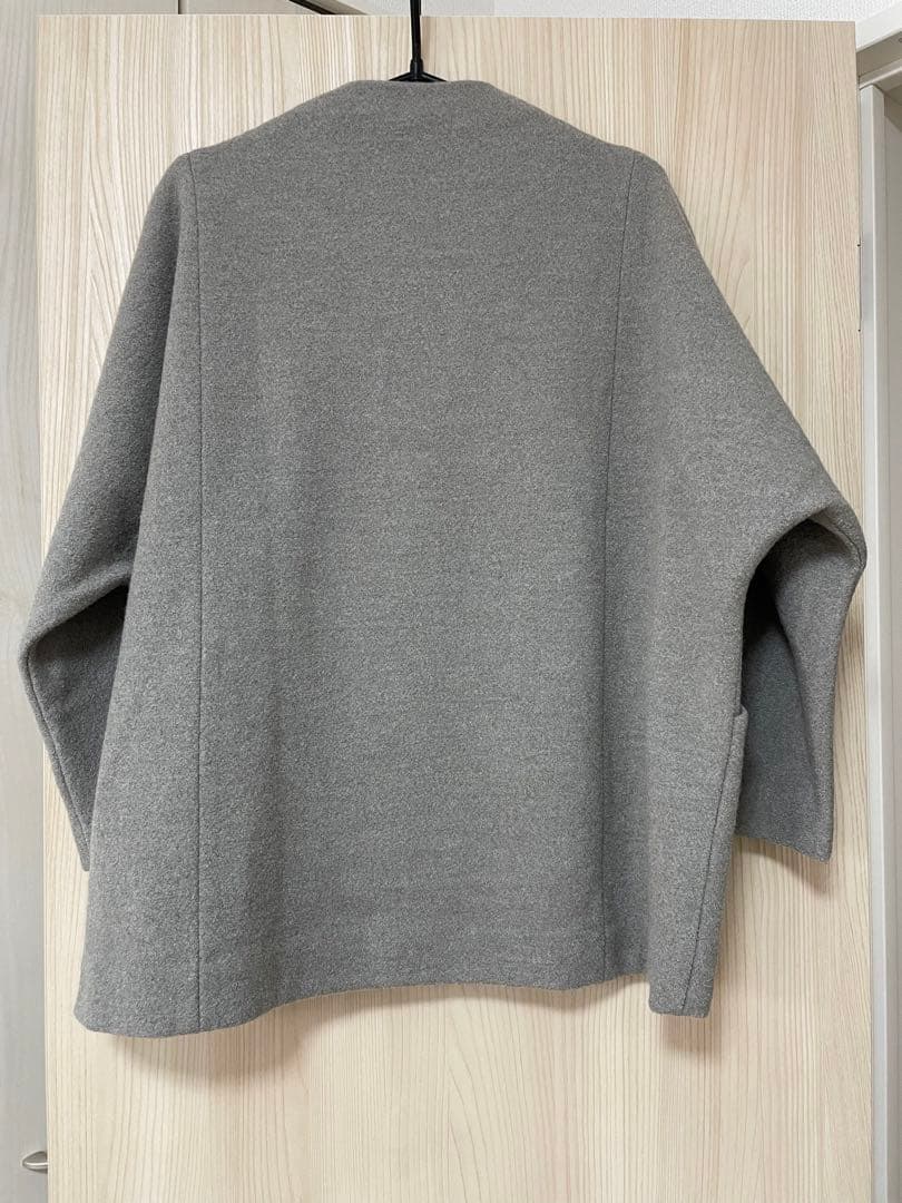 evam eva プレスウール ノーカラー ショート コート