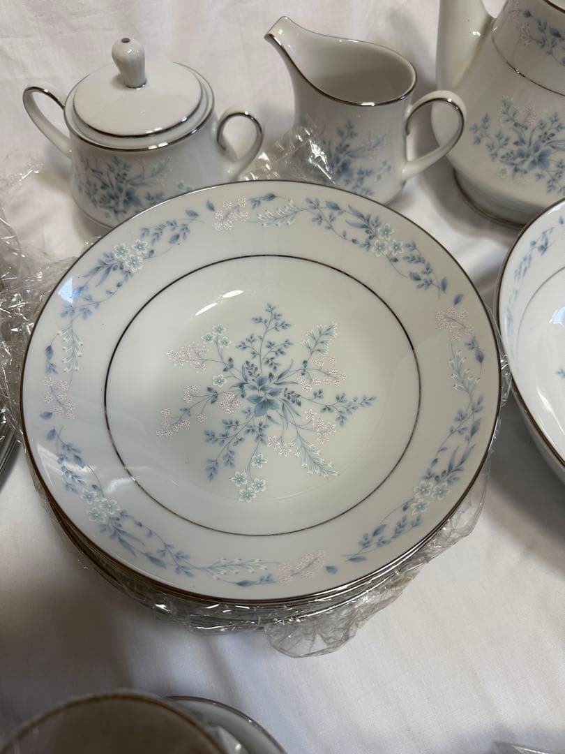 【新品未使用】ノリタケ　青いお花の食器41点セット
