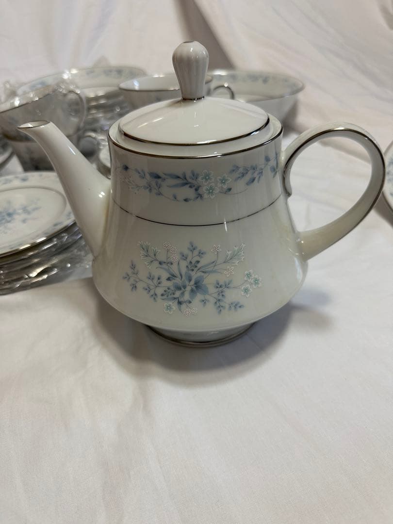 【新品未使用】ノリタケ　青いお花の食器41点セット