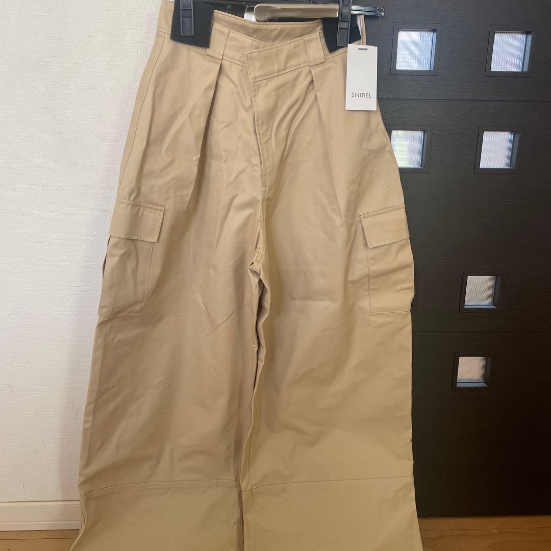 スナイデル　ベージュ ワイドパンツ サイドポケット付き