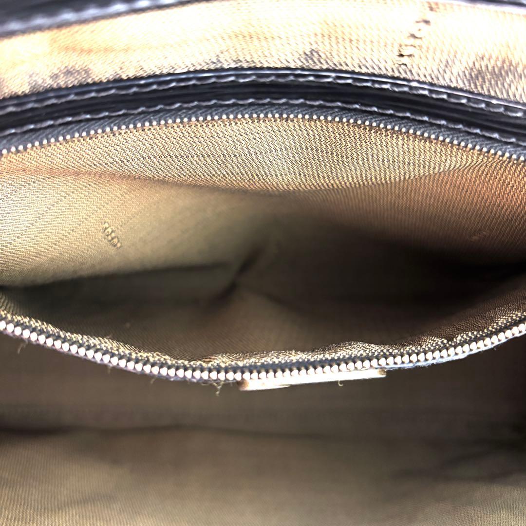 【美品】フェンディ トートバッグ エピ ロゴ型押し ブラック レザー A4