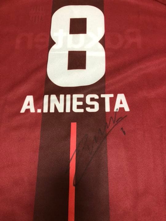 ヴィッセル 神戸A.イニエスタ、ビジャ直筆サイン入りユニフォームプレーヤーズT