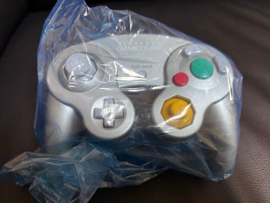 【未使用新品】GC ゲームキューブコントローラー/シルバー