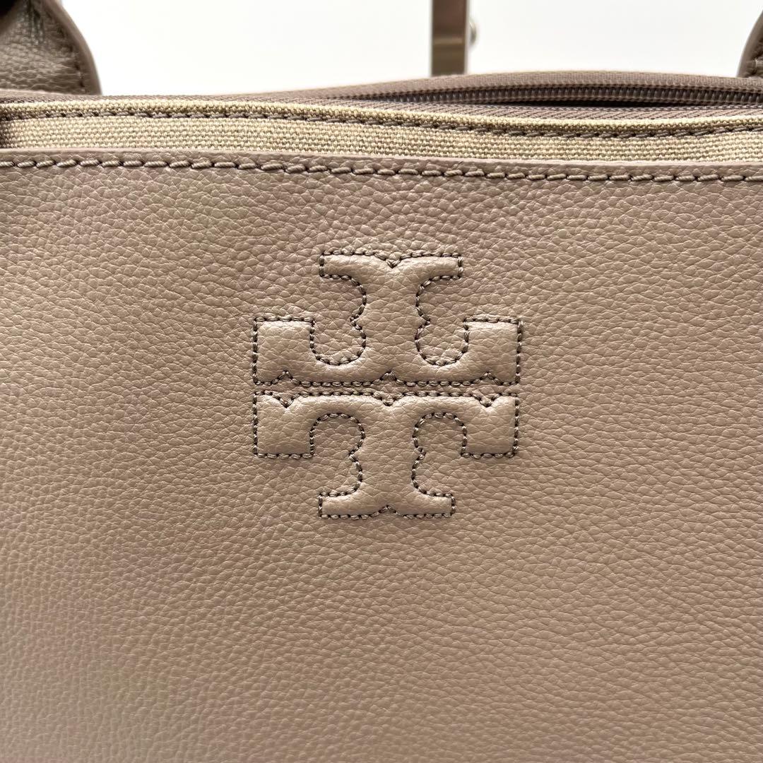 【美品】トリーバーチ ビジネスバッグ トート A4可 グレージュ シボ革 レザー