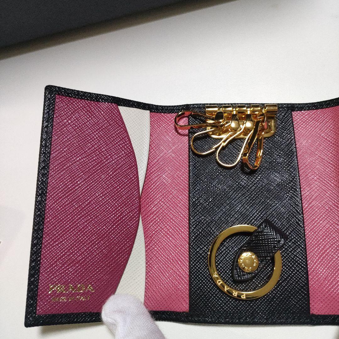 【未使用】PRADA キーケース サフィアーノ ブラック/ピンク レザー プラダ