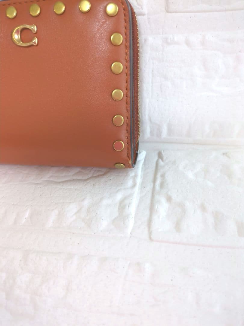 美品 コーチ ビルフォールドリベットウォレットコンパクト 折り財布キャメル
