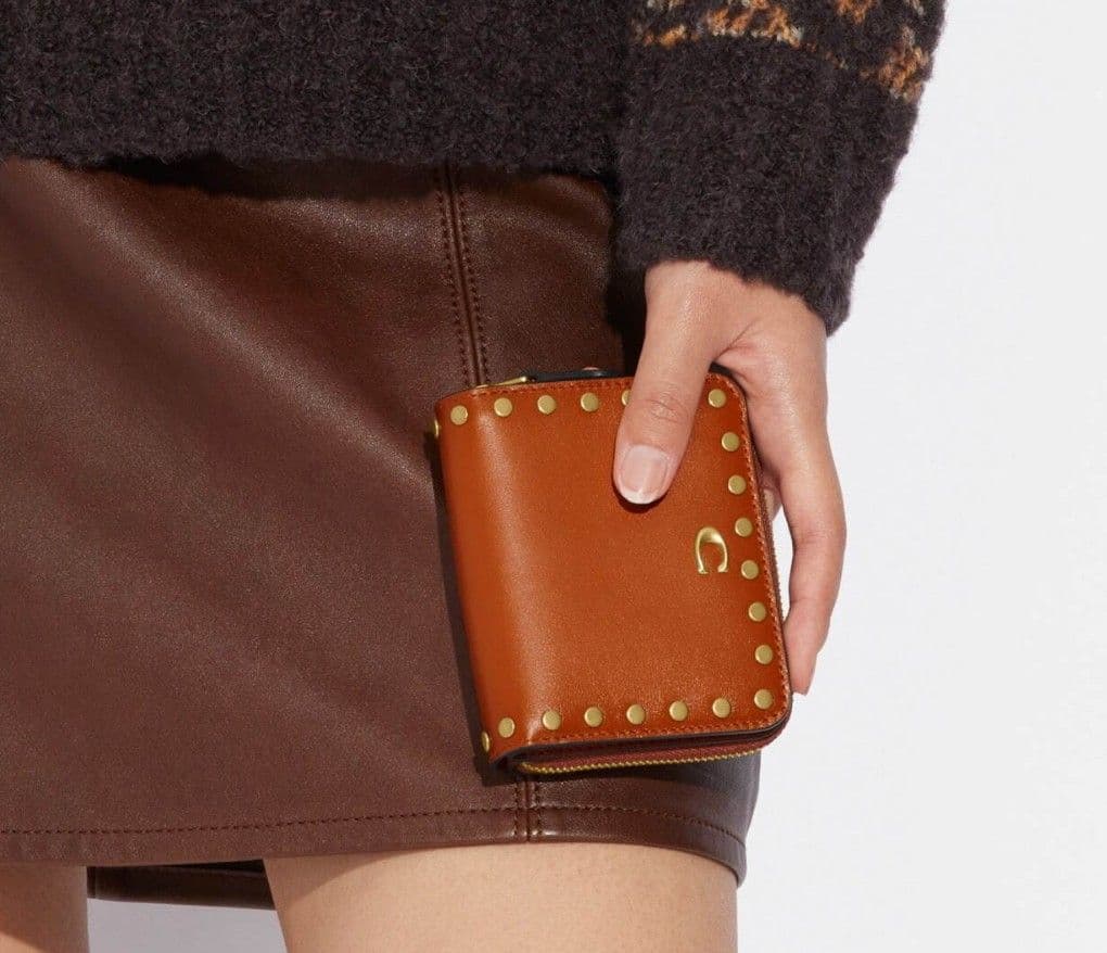 美品 コーチ ビルフォールドリベットウォレットコンパクト 折り財布キャメル